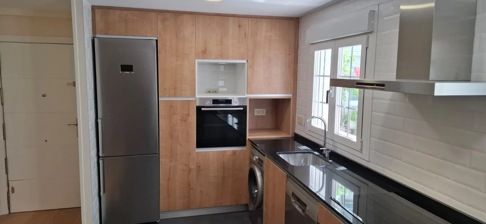 Cocina acabado casi madera instalada en Madrid