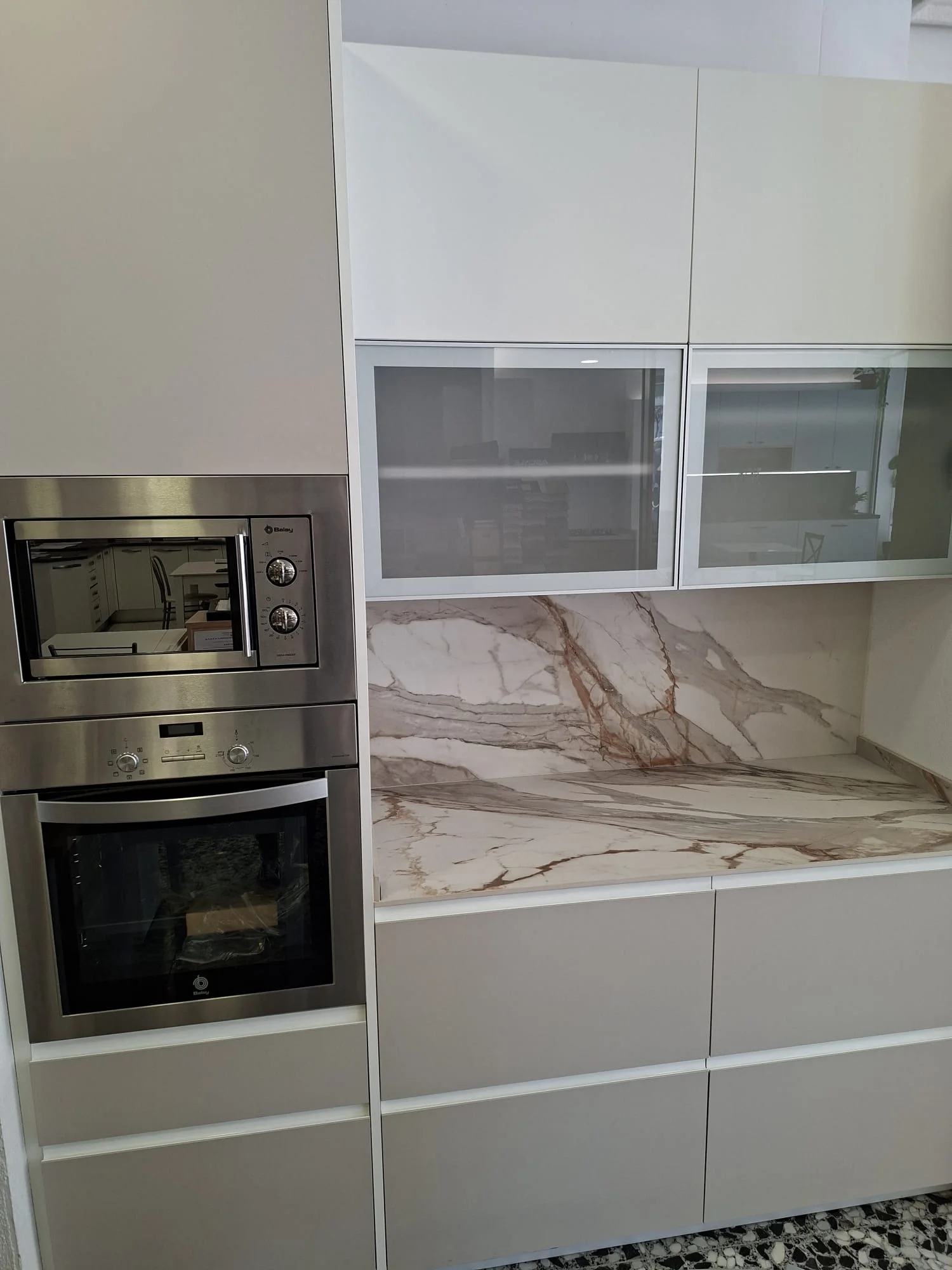 Cocina compacta a medida instalada en Madrid