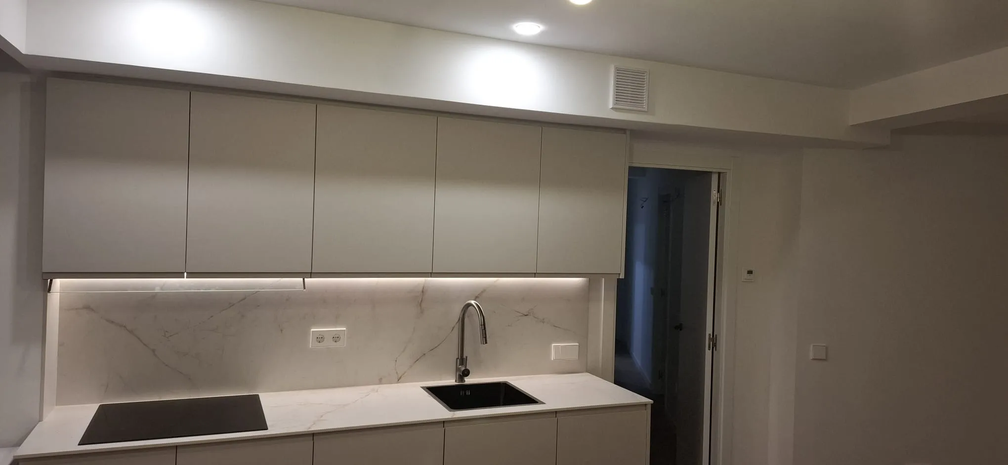Cocina con estilo en cada ambiente instalada en Madrid